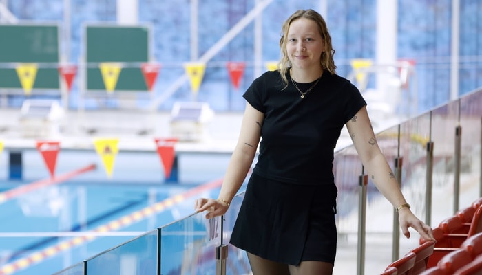 Julia Topart, elle-même étudiante-athlète en ultimate frisbee, baigne dans un quotidien où sa vie est partagée entre les études et le sport.
