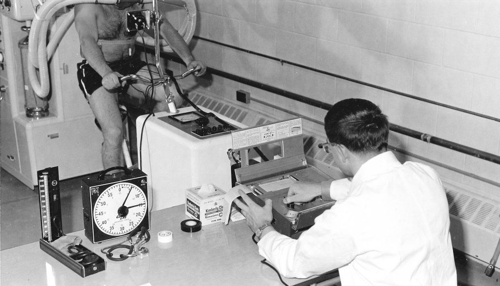 <p>Une image d'une autre époque. Une majeure partie de la section sud du premier sous-sol du PEPS est consacrée au Laboratoire des sciences de l’activité physique mis sur pied par Claude Bouchard.</p>