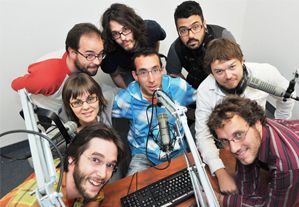 Une partie de l'équipe de CHYZ: Justin Lapointe, Simon Bérubé, Maxime Robin, Martine Picard, Guillaume Chabot, Dany Plourde, Jean-François Bilodeau et Éric Lavoie.