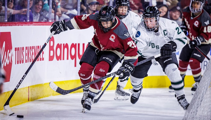La Ligue professionnelle de hockey féminin comprend trois équipes au Canada et autant aux États-Unis. Ici, la Victoire de Montréal affronte le Fleet de Boston dans un match des séries éliminatoires.