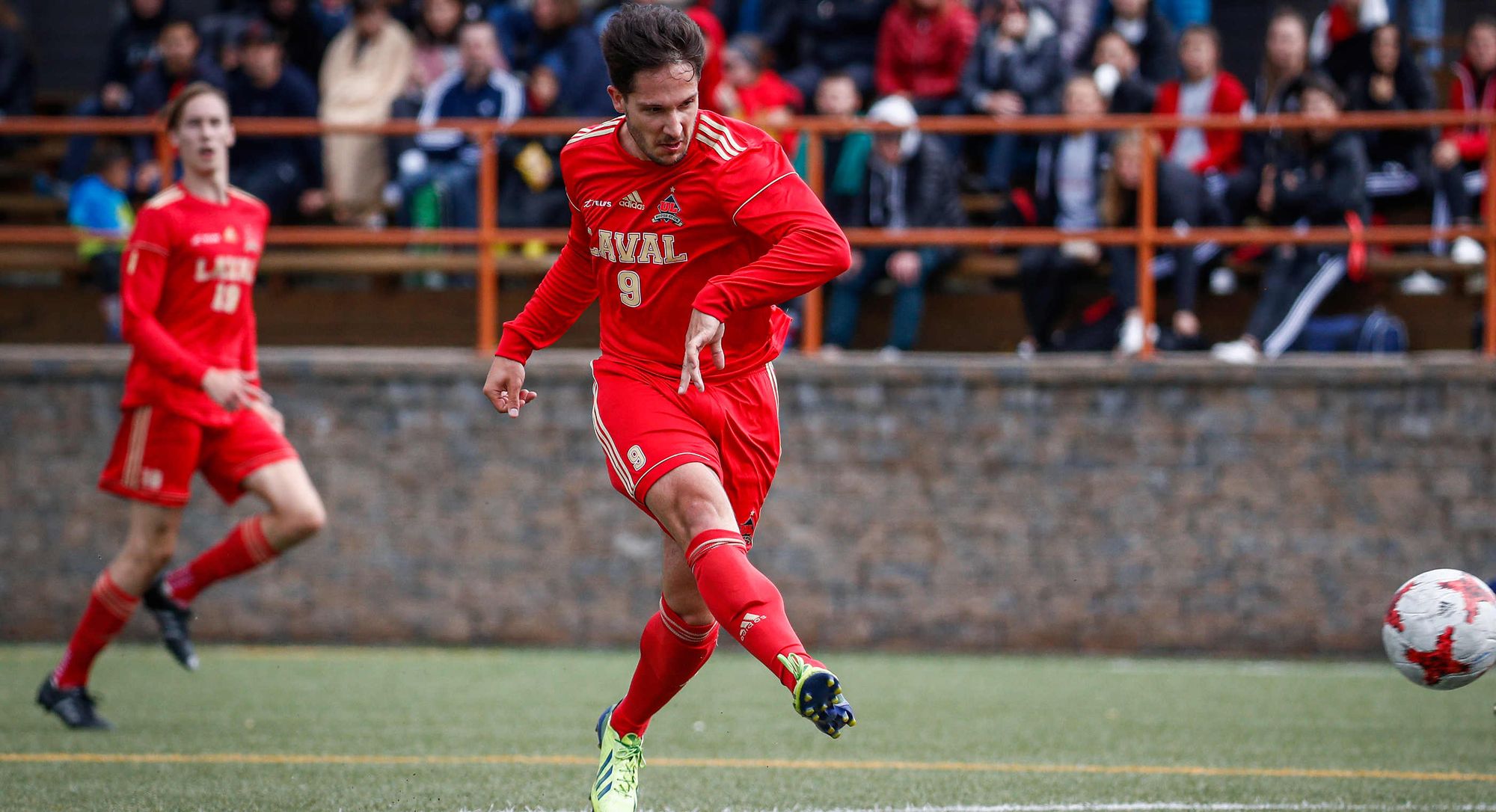 Le joueur du Rouge et Or Charles Joly lors d'un match contre les Patriotes de l'UQTR