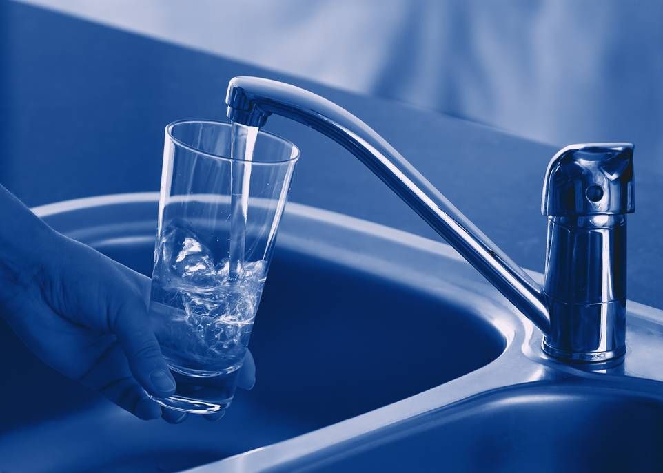 Les niveaux d'exposition mesurés chez les futures mamans canadiennes qui consomment de l'eau fluorée sont comparables à ceux rapportés dans des études qui ont établi un lien entre la consommation de fluorure et certains problèmes de développement cognitif des enfants.