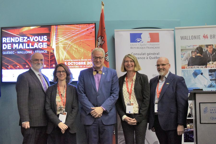 <p>Lors de la soirée réseautage du 3 octobre. De gauche à droite: Robert Beauregard, vice-recteur aux études et aux affaires étudiantes de l’Université Laval, Sharon Weinblum, déléguée générale Wallonie-Bruxelles à Québec, Pierre Dufour, ministre des Forêts, de la Faune et des Parcs du Québec, Béatrice Gendreau, élue de la région de Nouvelle-Aquitaine en France, et Pierre Blanchet, professeur au Département des sciences du bois et de la forêt de l’Université Laval et titulaire de la Chaire industrielle de recherche du CRSNG sur la construction écoresponsable en bois.</p>