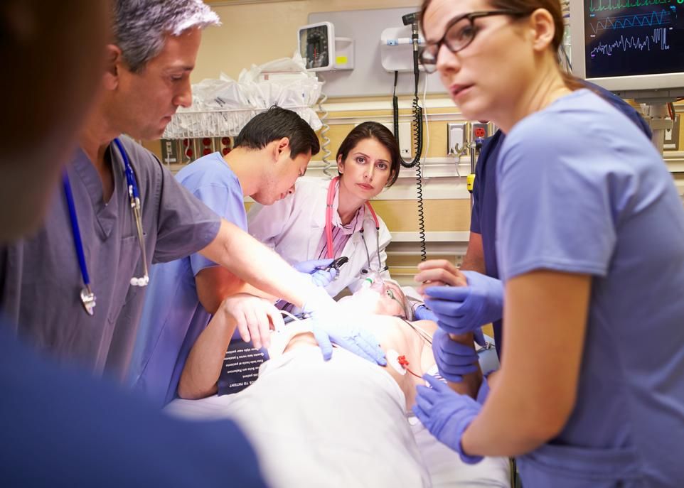 Après un accident vasculaire cérébral dû à l'occlusion d'un vaisseau sanguin, les médecins disposent de 4,5 heures après l'apparition des symptômes pour administrer le médicament servant à dissoudre le caillot. À peine 5% des victimes peuvent recevoir le médicament dans le délai prescrit.