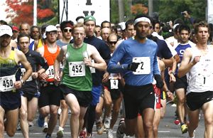 La course à pied du 10 km débutera à 10 h 30. Cette épreuve s'adresse autant aux coureurs élites qu'à tout coureur de 16 ans et plus.