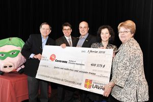 Cérémonie de clôture de Centraide-Université Laval, hier, au Cercle du pavillon Alphonse-Desjardins. Dans l'ordre habituel: Jean-Guy Bouthot, Guy Gendron, Éric Bauce, Silvie Delorme et Sylvie Simard.