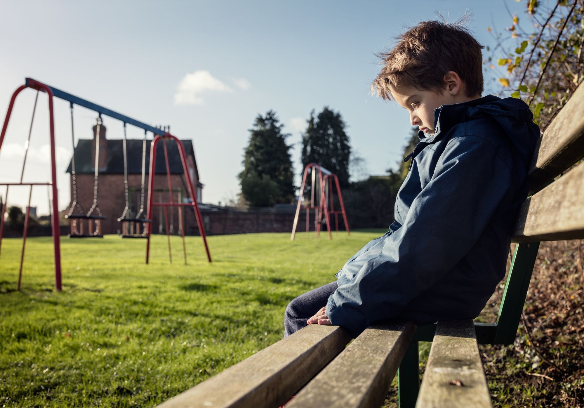 <p>Les futurs programmes de maîtrise recherche et de doctorat en psychoéducation viendront enrichir l’offre de l’Université dans une discipline qui étudie les difficultés d’adaptation de tous ordres. Les psychoéducateurs exercent leur profession dans les écoles, les centres jeunesse, les centres hospitaliers, les organismes communautaires et autres. En milieu scolaire, les troubles du comportement comprennent, entre autres, les pleurs et l’agressivité, le refus d’obéissance et le repli sur soi.</p>
