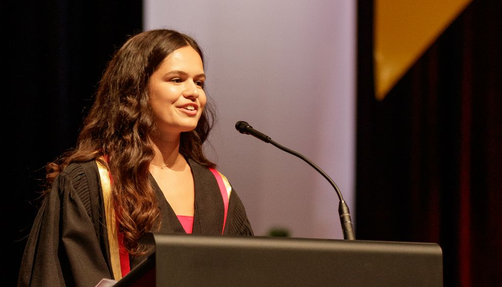<p>Marie-Pier Trépanier, 22 ans, fait partie des 10 femmes diplômées en génie mécanique pour la session d'hiver 2022.</p>