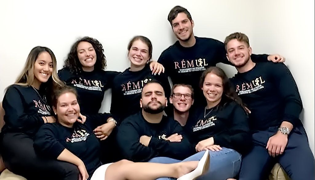<p>Isabelle Tapp a agi à titre de vice-présidente aux finances du Regroupement des étudiants en médecine de l’Université Laval de mai 2019 à mai 2020. La voici entourée de ses complices. «Les associations étudiantes sont des organisations très proactives. Elles offrent des expériences hors du commun basées sur la force d'un groupe formé de futurs collègues.»</p>