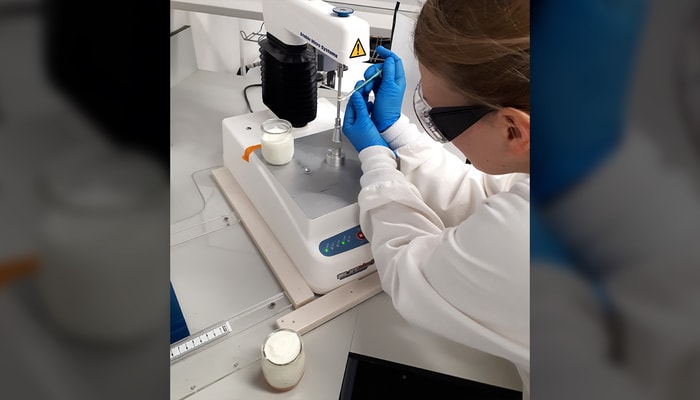 L'expertise de l'Université Laval est reconnue à l'international, notamment dans le secteur laitier, entre autres dans la recherche sur le yogourt.