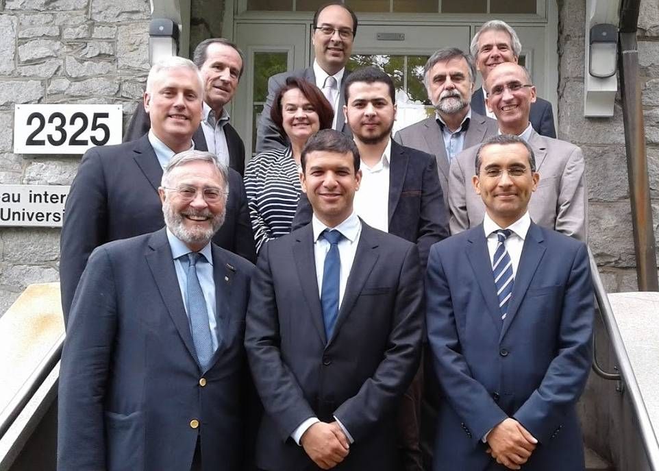 Les représentants de l'Université LavaL et du Groupe OCP accompagnent le secrétaire général de l'UM6P, Hicham El Habti (en bas, au centre).