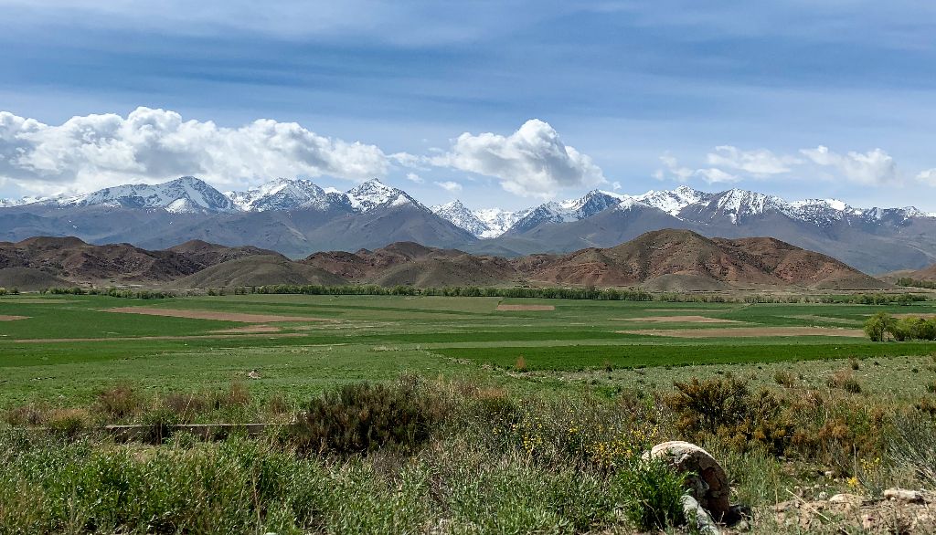 <p>La mine d'or Kumtor est un site d'extraction à ciel ouvert installé dans des glaciers actifs situés dans les montagnes du Tian Shan, à plus de 4000 mètres d'altitude. Depuis son ouverture dans les années 1990, 114 millions de tonnes de glace, source d’eau potable pour les habitants de ce pays enclavé, ont disparu.</p>