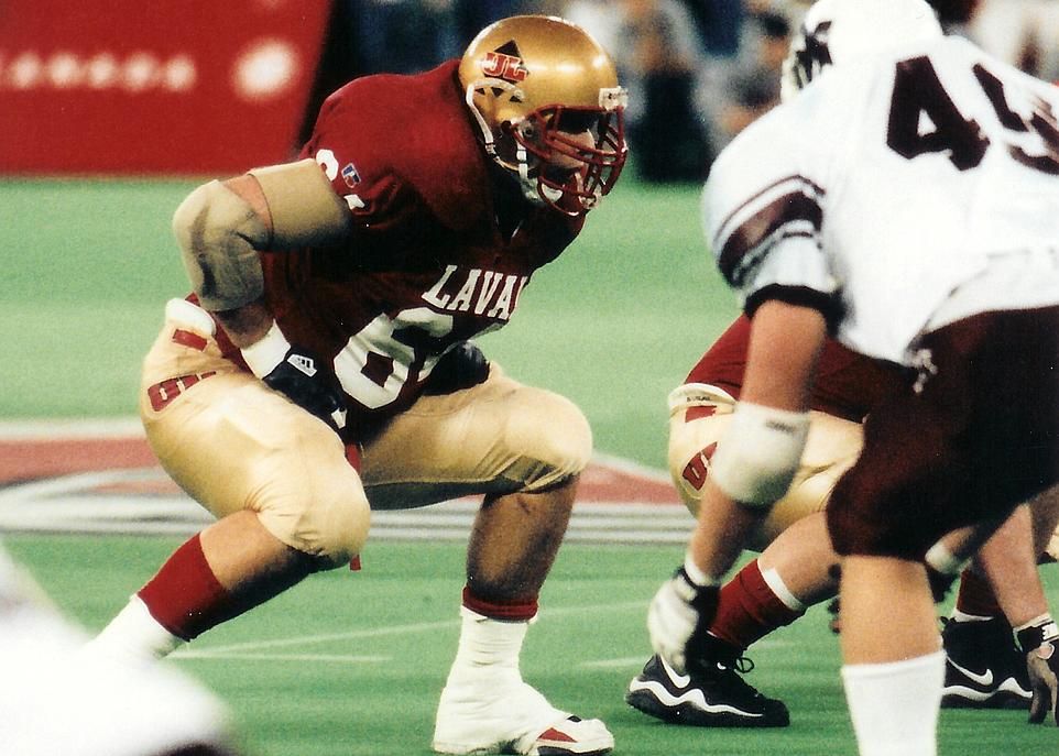 André Trudel est la preuve qu'il y a une vie après le sport. Celui qui a porté les couleurs du Rouge et Or de 1995 à 1999 est aujourd'hui à la tête de l'entreprise Caswil. Le football lui a permis d'acquérir des compétences utiles pour sa carrière, comme l'esprit d'équipe, la discipline et la persévérance.