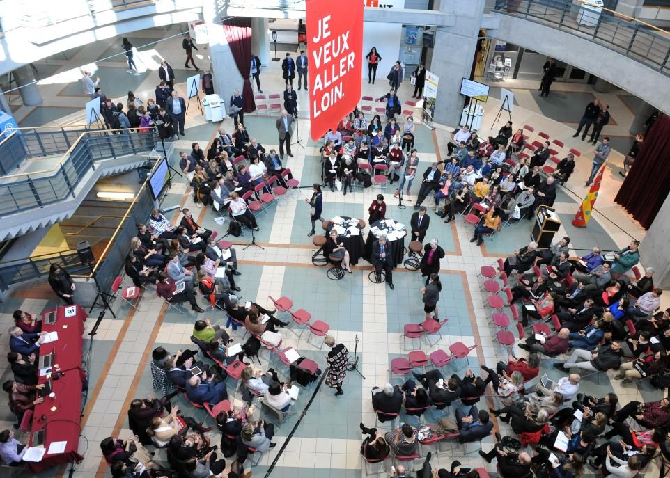 <p>L'événement a attiré plus de 175 personnes, en particulier des étudiants et des employés.</p>