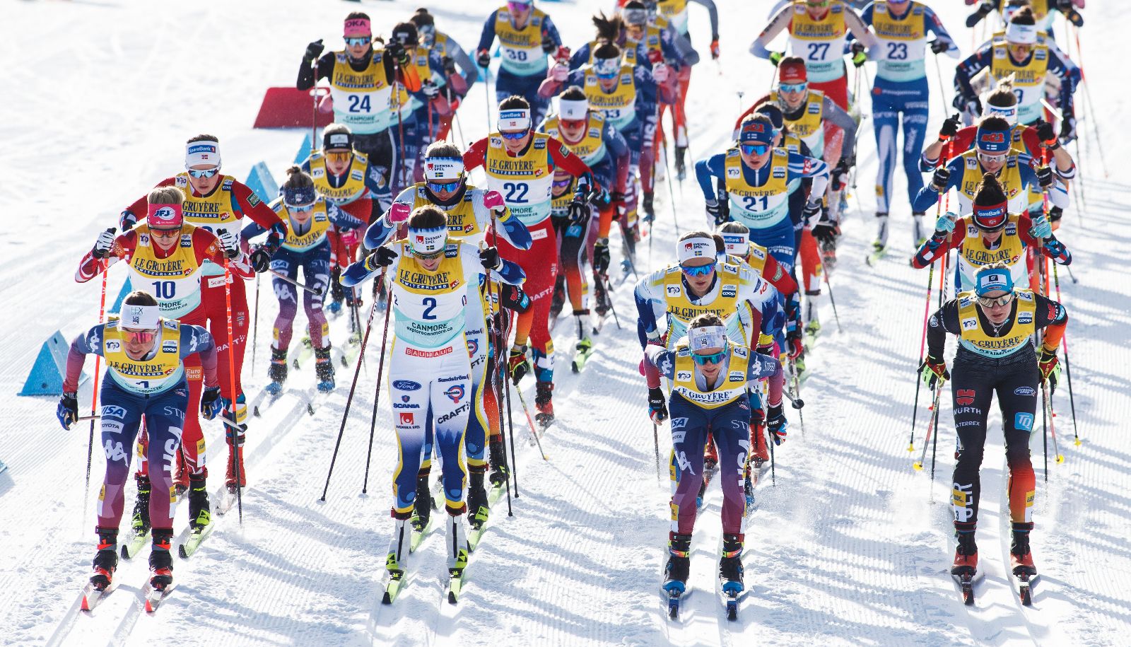 En raison de la friction entre les skis et la neige, le choix des skis et de la cire influence fortement les performances chez les athlètes d'élite.