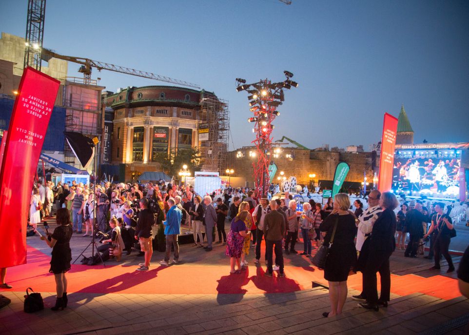 <p>Musique, tapis rouge, cinéma en plein air: la place D'Youville était bien animée, hier, pour l'ouverture du FCVQ.</p>