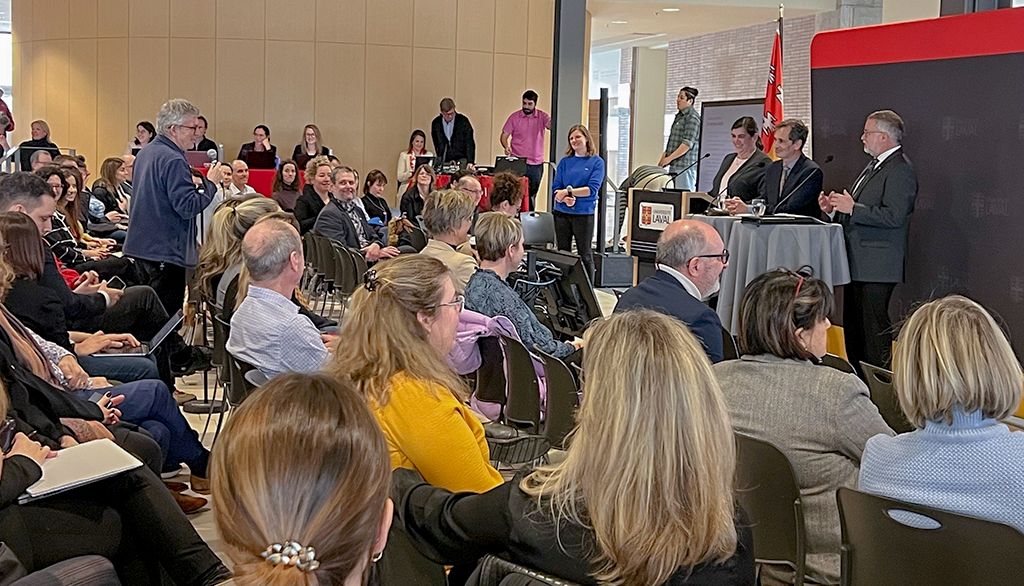 <p>Les participants réunis dans le hall Marcelle-et-Jean-Coutu du pavillon Ferdinand-Vandry, le 25 janvier</p>