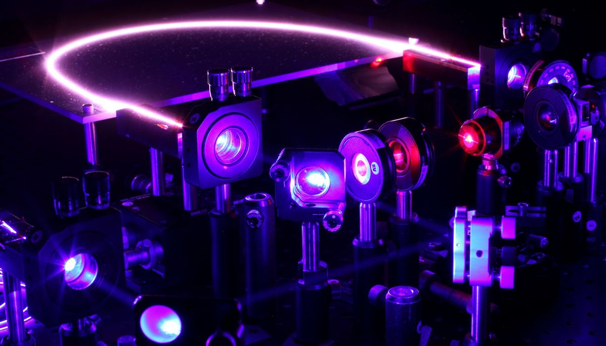 Laser et fibre optique : une recette pour un LHC à 1.000 TeV ?