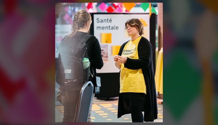 <p>Valérie Beaulieu, coordonnatrice d'activités au Bureau de la vie étudiante, était la responsable du quartier général du Sommet, dans l’Espace jardin du pavillon Alphonse-Desjardins.</p>