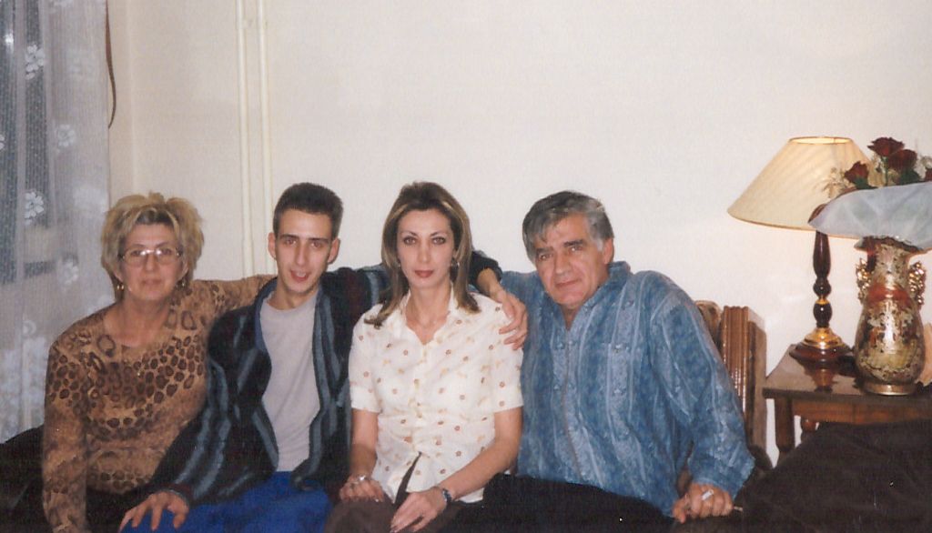 <p>Serbie, 2003: Ljiljana en compagnie de son frère et de ses parents, à la veille de son départ pour Québec, où elle entamera une toute nouvelle vie.</p>