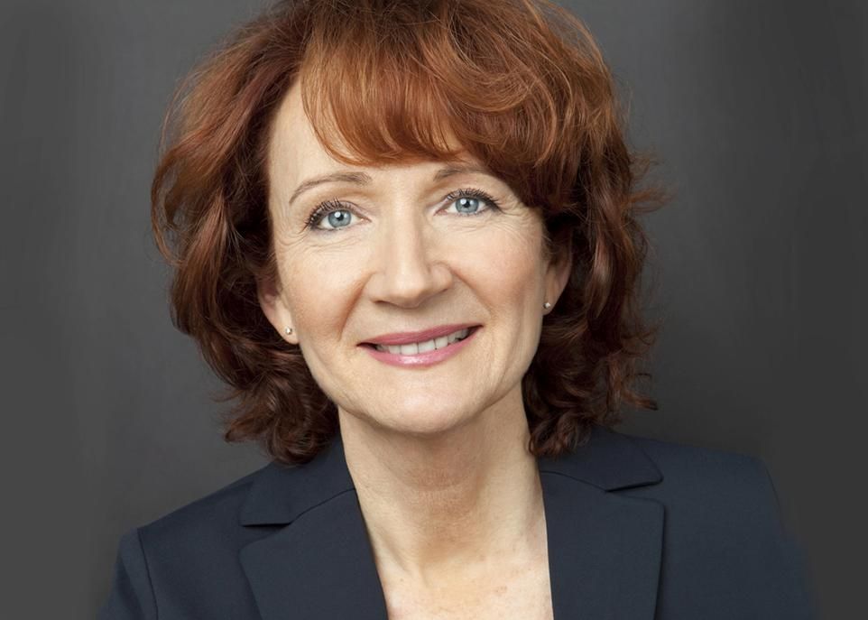«Je suis fière de poursuivre mon travail avec toutes les instances et tous les membres de la communauté universitaire et ainsi de contribuer à l'atteinte de la mission de l'Université Laval et d'assurer son essor», a déclaré Marie-France Poulin au moment du renouvellement de son mandat.