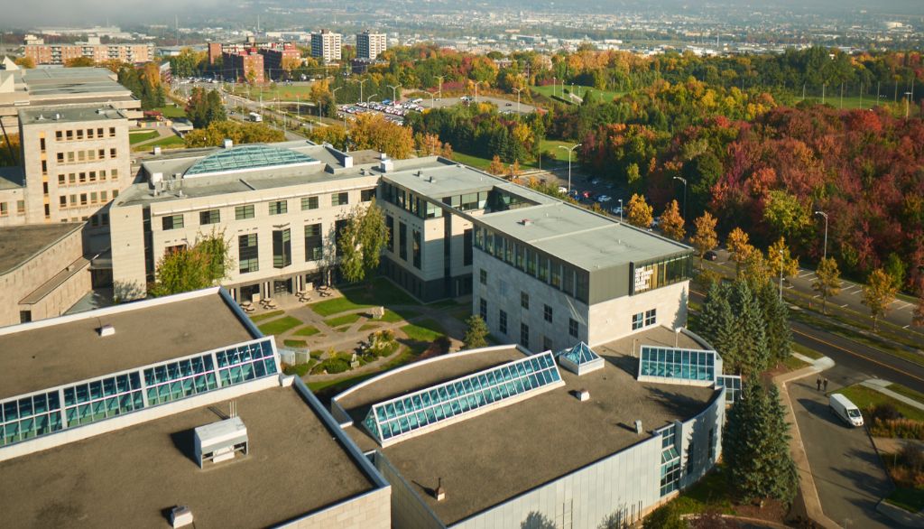 Vue aérienne du campus de l'Université Laval.
