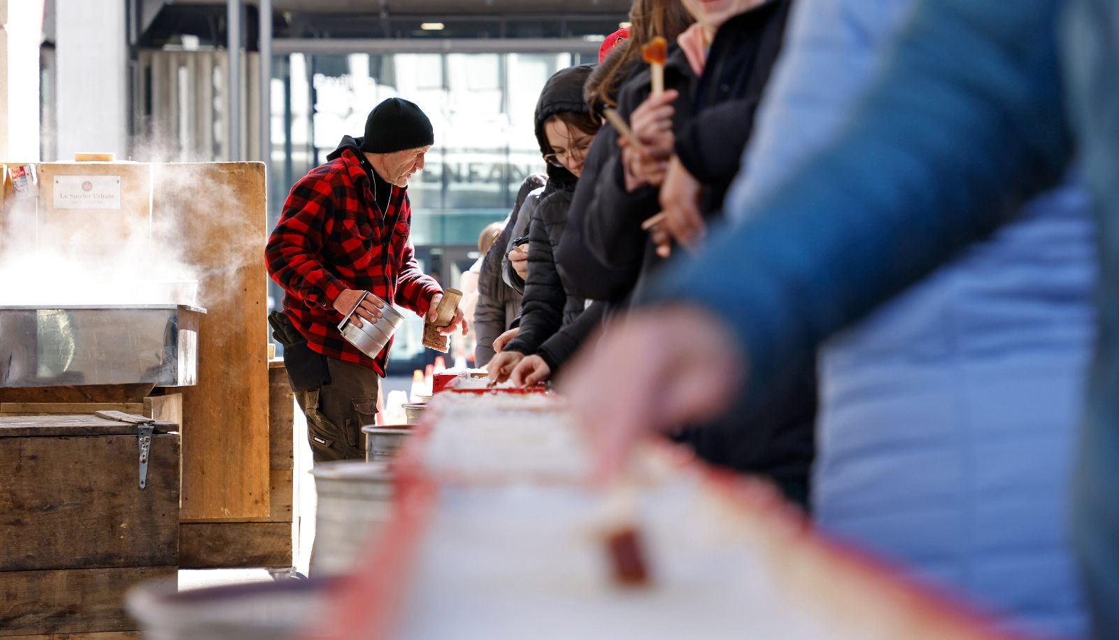 <p>Une cabane à sucre sur le campus a lancé le Mois de la reconnaissance, le 3 avril sur l'heure du midi.</p>