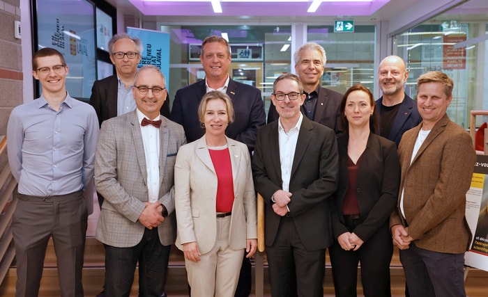 <p>Étaient présents lors du lancement: Louis-Philippe Dallaire, cofondateur de DéteXion, Clément Gosselin, professeur à la Faculté des sciences et de génie, Luc Sirois, innovateur en chef du Québec, Martin Fortier, vice-recteur adjoint au Vice-rectorat à la recherche, à la création et à l'innovation, Eugénie Brouillet, vice-rectrice à la recherche, à la création et à l'innovation, Simon Chouinard, directeur général d'Entrepreneuriat ULaval, André Zaccarin, doyen de la Faculté des sciences et de génie, Sophie Veilleux, professeure à la Faculté des sciences de l'administration, David Weiser, conseiller municipal du district du Plateau et membre du comité exécutif de la Ville de Québec, et Marco St-Pierre, vice-président innovation et technologies chez Creaform.</p>