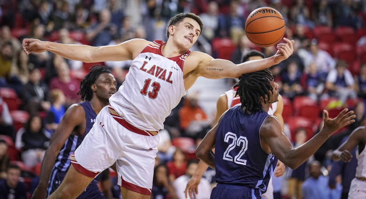 Haris Elezovic, ailier du club de basketball Rouge et Or de l'Université Laval.