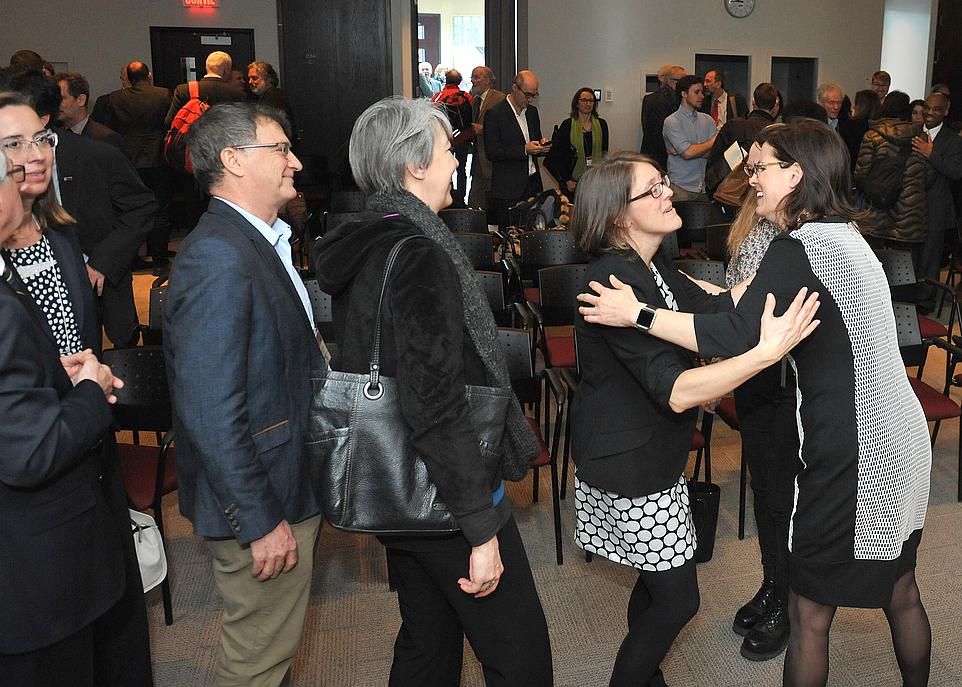 rectorat-Sophie-DAmours-accolade-2-credit-Marc-Robitaille
