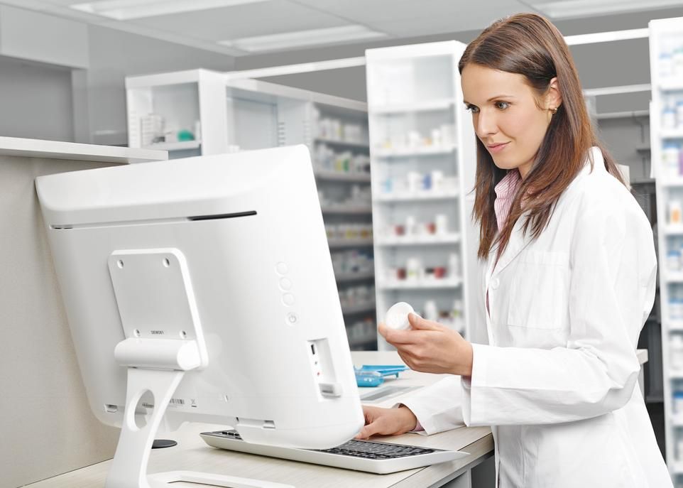 <p>La plateforme Ubik, une solution infonuagique, adaptable et centrée sur le patient, fera dorénavant partie de l'équipement de la Faculté de pharmacie. </p>