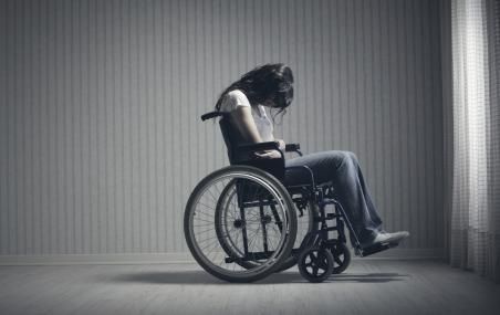 <p>Pour la plupart des jeunes, l'hiver ouvre de nouvelles possibilités d'activités extérieures. Pour les enfants qui se déplacent en fauteuil roulant, c'est la saison du confinement.</p>