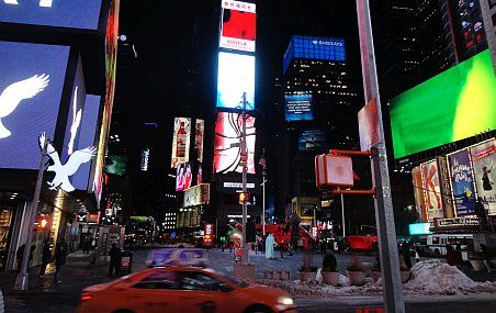 <p>Situé sur la 42e rue et Broadway, Times Square est l'un des endroits les plus célèbres au monde.</p>
