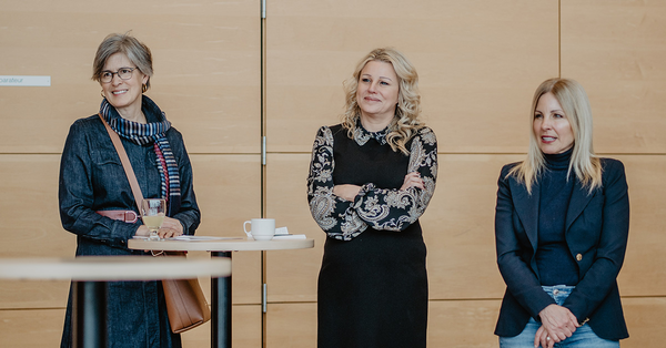 <p>Étaient présentes lors de la remise du chèque (de gauche à droite), Sophie D'Amours, rectrice de l'Université Laval, Isabelle Genest, présidente-directrice générale de Centraide Québec, Chaudière-Appalaches et Bas-Saint-Laurent, et Anne-Marie Boissonnault, vice-présidente au développement philanthropique de Centraide Québec, Chaudière-Appalaches et Bas-Saint-Laurent</p>