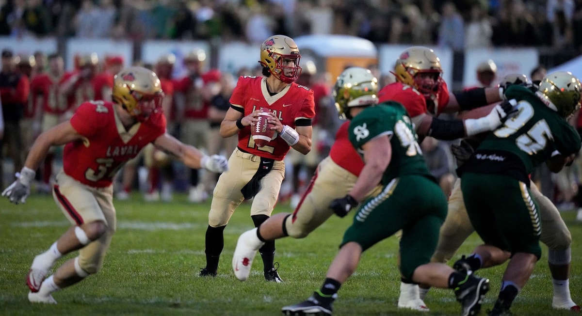 Le match d'ouverture de la saison 2023 opposant le Rouge et Or de l'Université Laval au Vert et Or de l'Université de Sherbrooke.