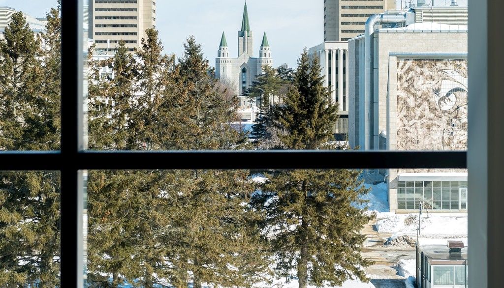 Avec sa communauté étudiante de plus de 56 000 personnes et sa trentaine de pavillons, le campus universitaire a des besoins énergétiques considérables.