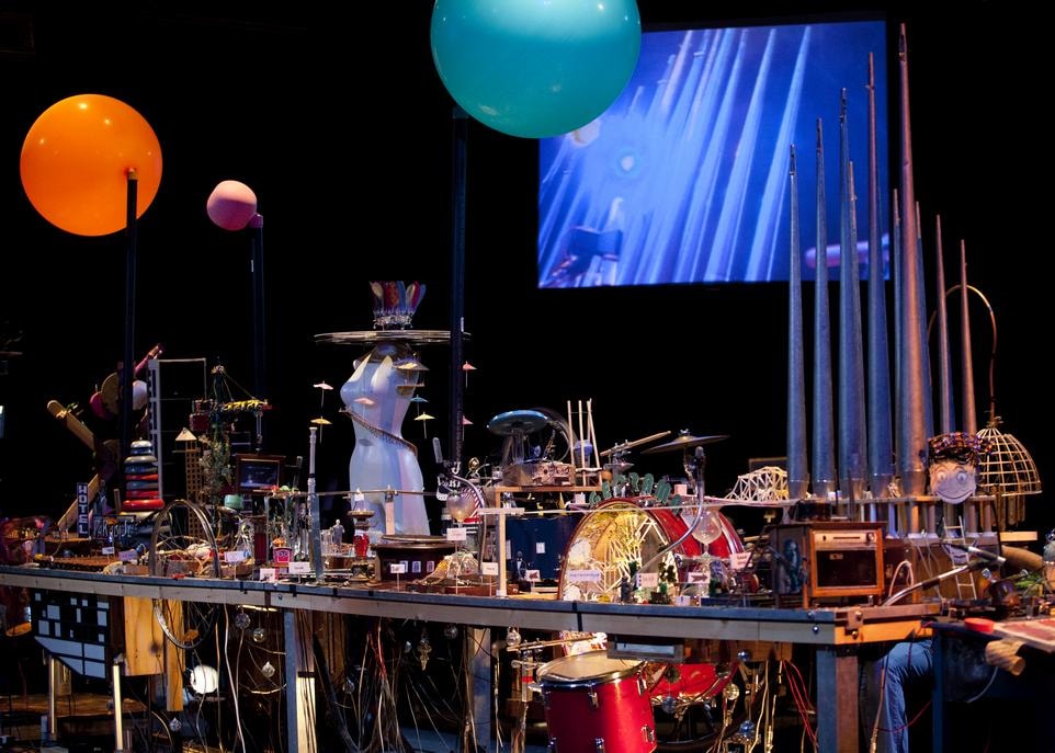 Créé au cours d'une résidence au LANTISS, le spectacle Dreamland, du Théâtre Rude Ingénierie, montre bien les nombreuses avenues de la vidéoscénique.