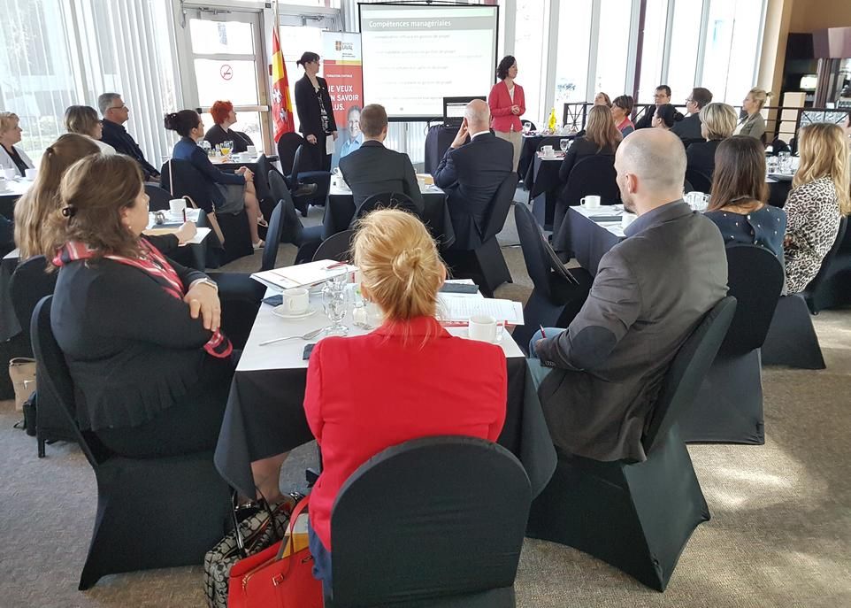 Le 18 mai, des représentants de plusieurs services de l'Université et d'entreprises externes ont participé au lancement de deux nouvelles certifications universitaires de la Direction générale de la formation continue (DGFC).