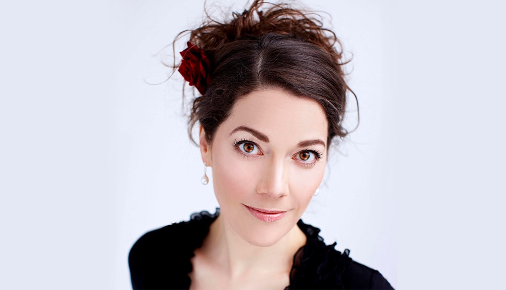 Mme Guilmette se produit sur les plus grandes scènes lyriques du monde et est professeure invitée à l’Université Laval depuis 2018.