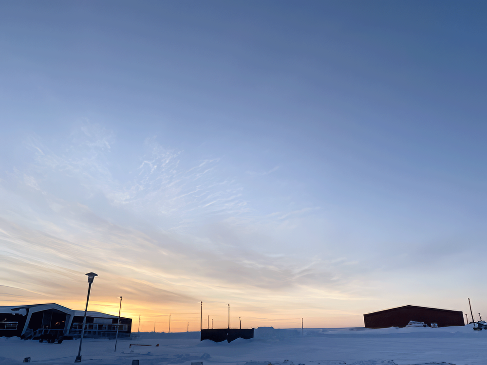 Le ciel de Cambridge Bay, au Nunavut, à 21h43