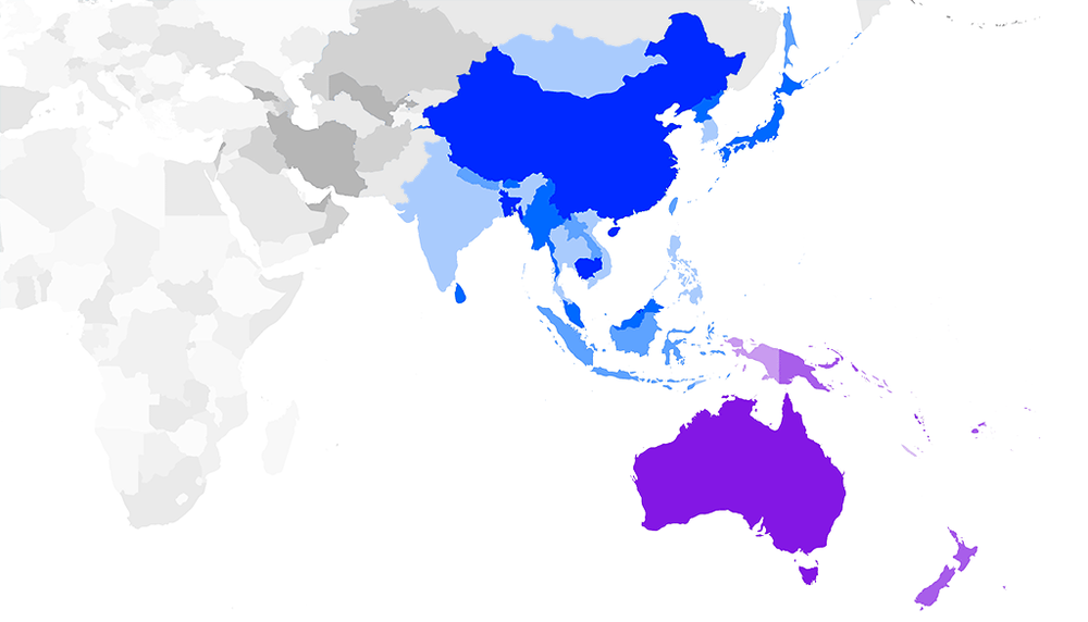 Carte de la région indo-pacifique. On reconnaît la Chine en bleu foncé, l’Inde en bleu pâle et l’Australie en mauve. Cette vaste région connaît la croissance la plus rapide au monde. On y trouve 65 % de la population mondiale.