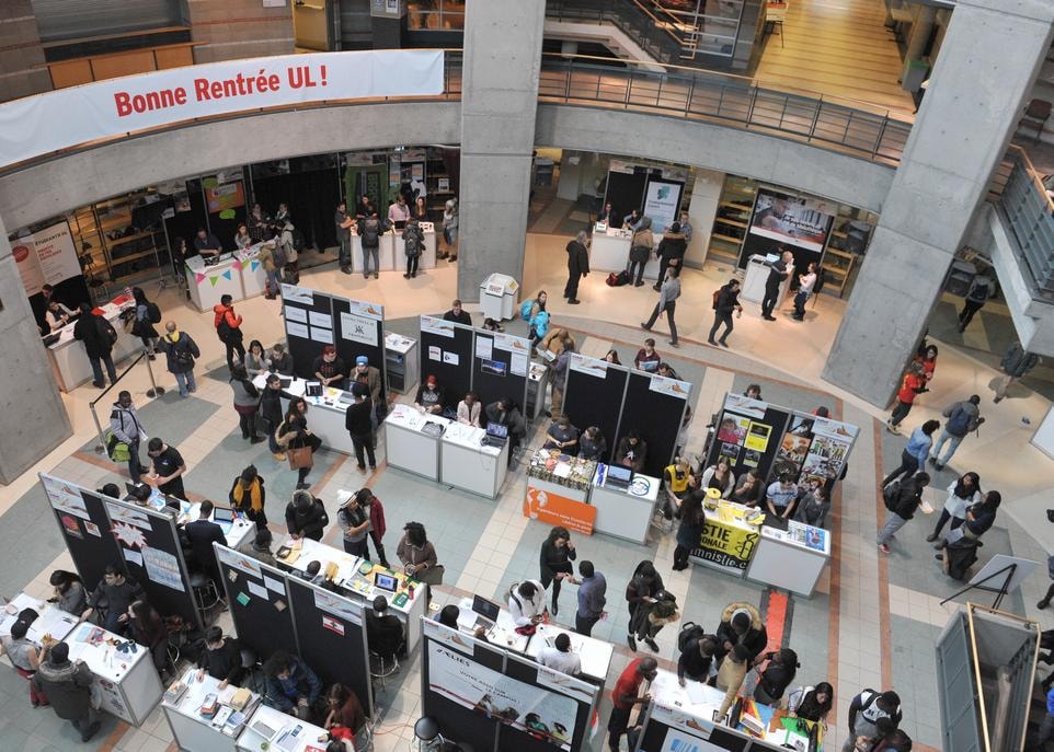 Près de 3 000 étudiants ont participé à la Rentrée UL, qui avait lieu le 10 janvier à l'atrium Jean-Guy-Paquet du pavillon Alphonse-Desjardins.