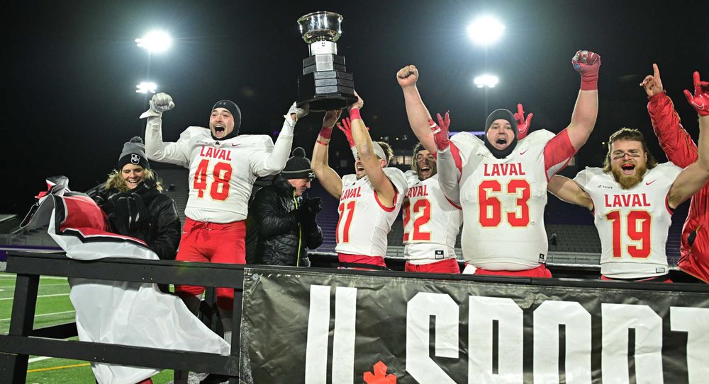 <p>Le Rouge et Or de l'Université Laval, gagnant de la Coupe Mitchell 2022.</p>