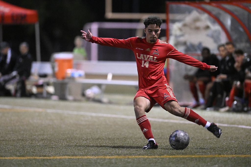 Emmanuel Faivre-Duboz, milieu de terrain du club de soccer Rouge et Or de l'Université Laval.