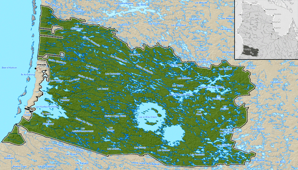 <p>Carte du parc national Tursujuq avec, à droite, sa localisation au Nunavik. Le parc couvre une superficie de plus de 26 000 kilomètres carrés.</p>