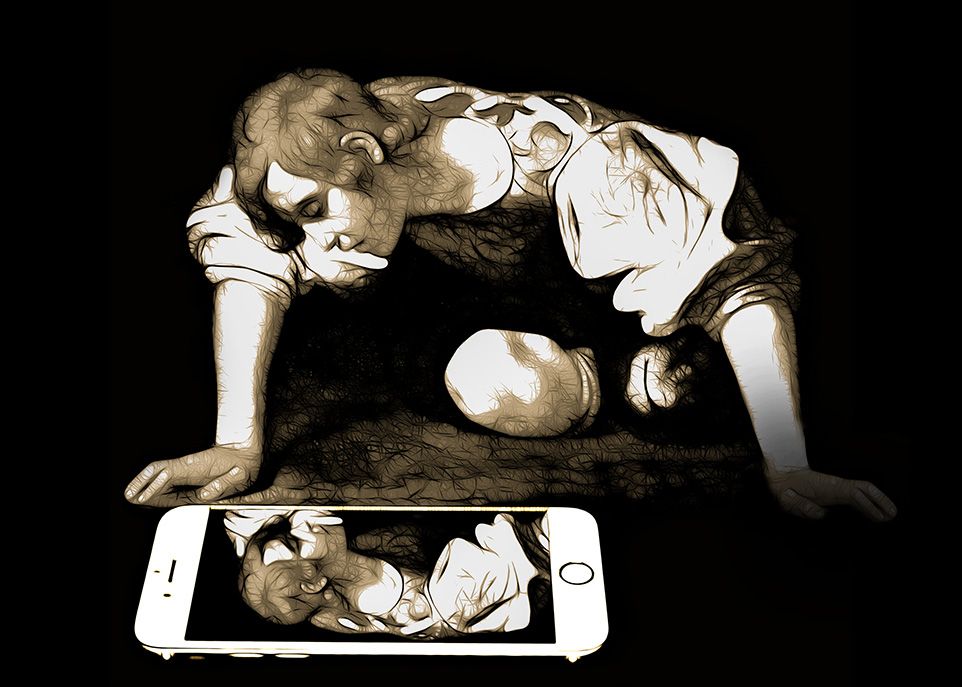 L'affiche publicitaire des spectacles représente le personnage de Narcisse, trop occupé par son propre reflet pour prêter attention à sa dulcinée. Le dessin fait aussi référence aux opéras La voix humaine et Le téléphone, qui portent tous deux sur la place du téléphone dans nos vies.