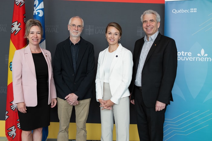 <p>Eugénie Brouillet, vice-rectrice à la recherche, à la création et à l’innovation de l’Université Laval, Denis Laurendeau, professeur titulaire à la Faculté des sciences et de génie et de et directeur par intérim de l’Institut intelligence et données, Joëlle Boutin, députée de Jean-Talon et adjointe parlementaire du ministre de l'Économie, de l'Innovation et de l'Énergie (volets sciences et innovation) et André Zaccarin doyen de la Faculté des sciences et de Génie de l’Université Laval lors de l’annonce.</p>