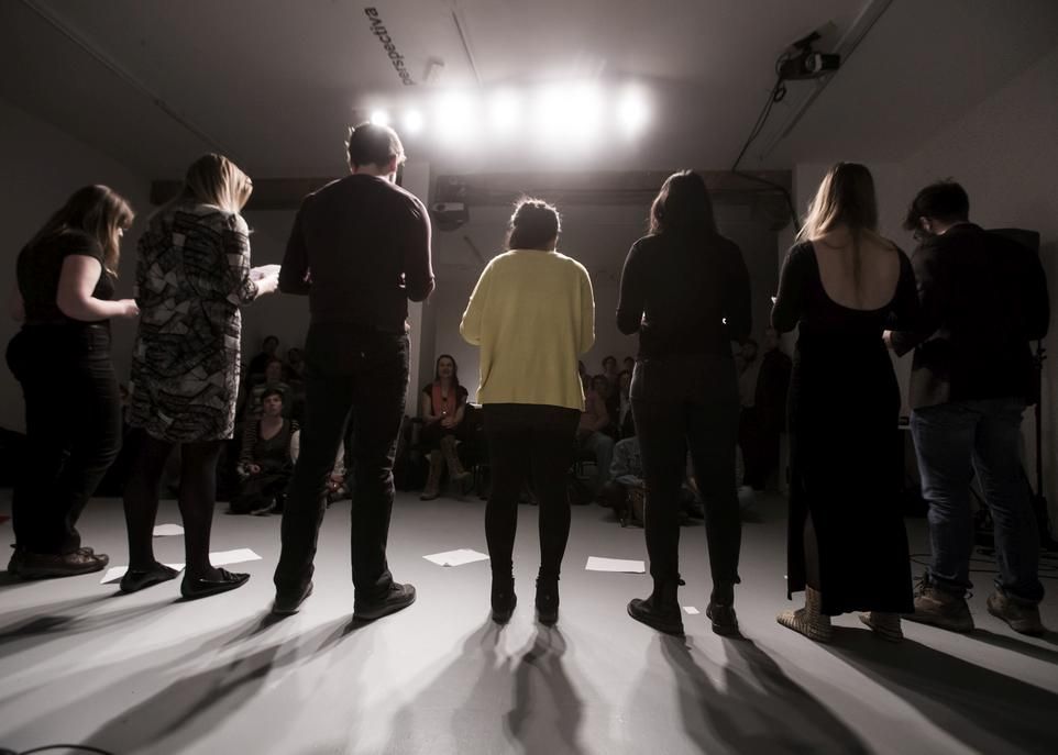 <p>Le collectif est composé de Myriam Breault, Véronique Langlais, Éric LeBlanc, Ariane Lessard, Émilie St-Pierre, Anaël Turcotte et Émilie Turmel. Sauf cette dernière, ils joueront leurs textes sur la scène du Théâtre Premier Acte.</p>