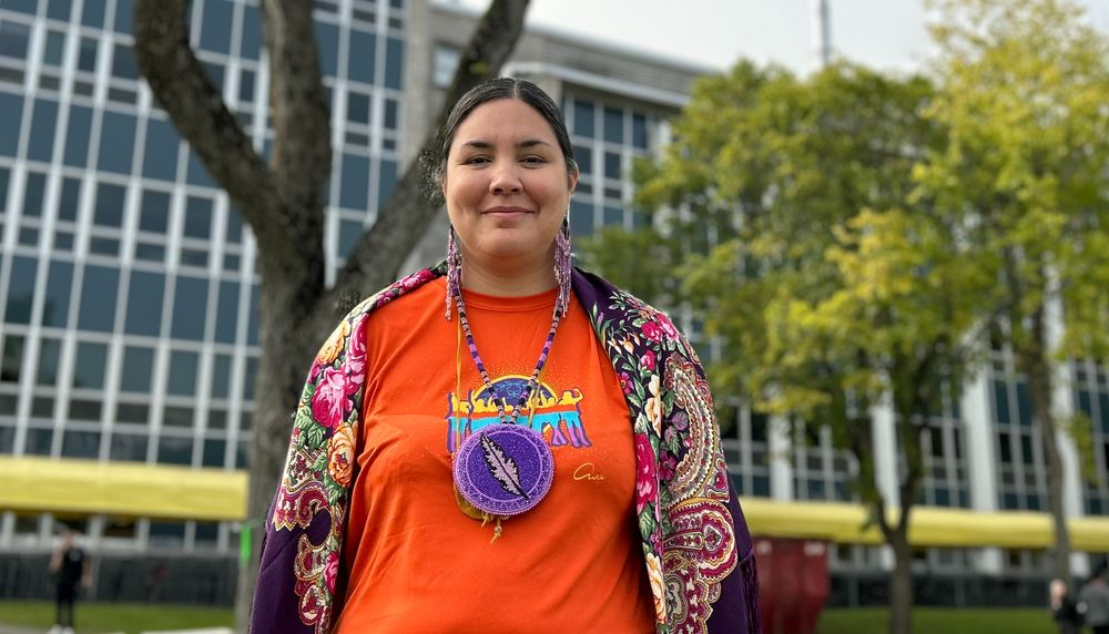 Audrey-Lise Rock-Hervieux, innue de Pessamit et diplômée de l'Université Laval comme gardienne de territoire, a parlé de son parcours tumultueux et de son blogue Maman autochtone, un projet libérateur à travers lequel elle se raconte en toute transparence.