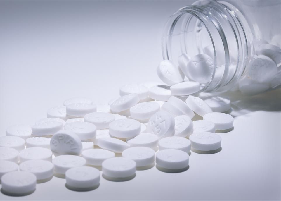 <p>La prise quotidienne d'aspirine pendant les 16 premières semaines de grossesse réduit de 60% les risques de prééclampsie. Cette efficacité est encore plus élevée pour les formes sévères de cette maladie.</p>